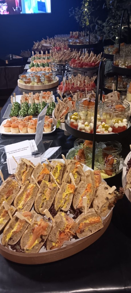 Service — Buffet und Fläche der Funk Food Factory